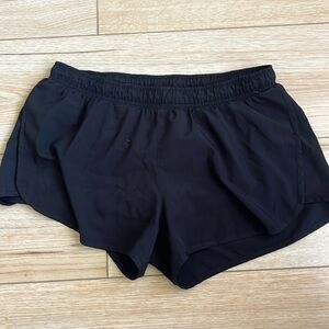 i’m selling old navy active wear shorts. size small worn once